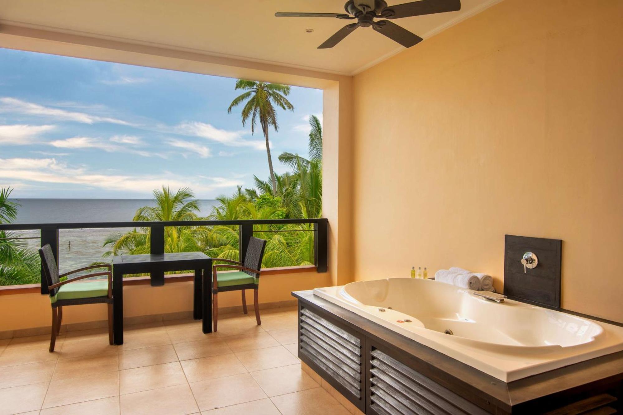 Doubletree By Hilton Seychelles Allamanda Resort & Spa Takamaka Eksteriør billede