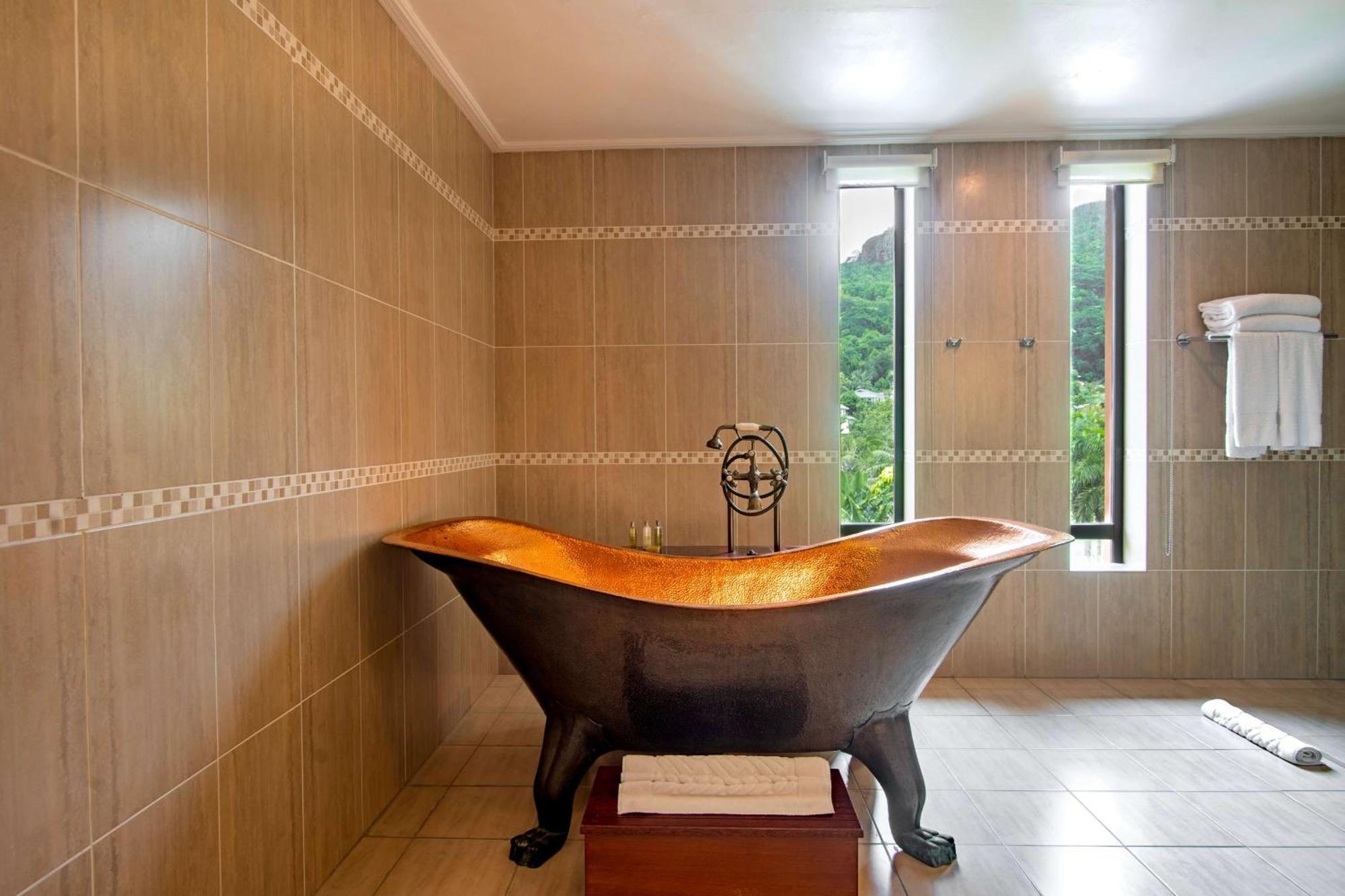 Doubletree By Hilton Seychelles Allamanda Resort & Spa Takamaka Eksteriør billede