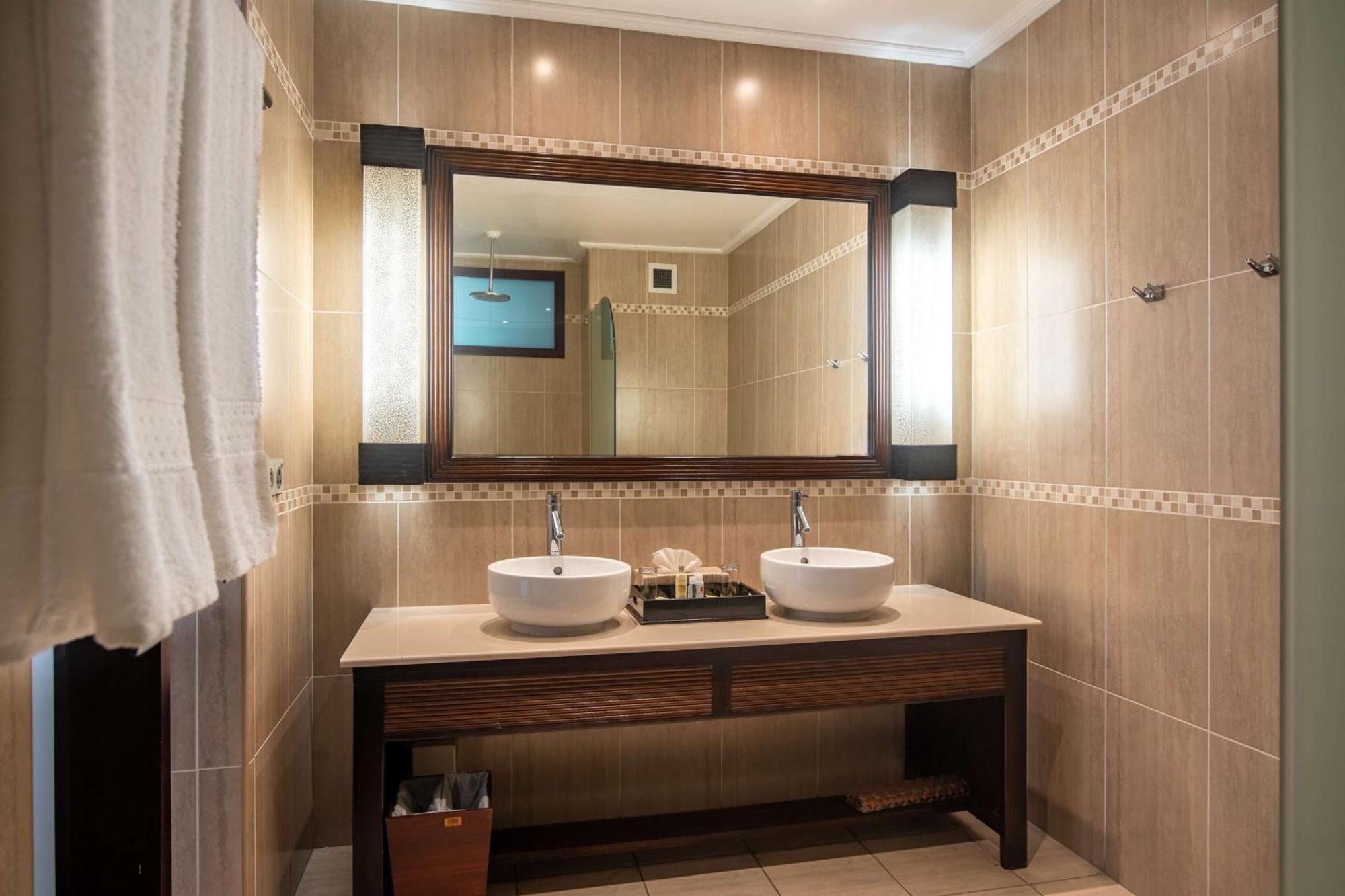 Doubletree By Hilton Seychelles Allamanda Resort & Spa Takamaka Eksteriør billede