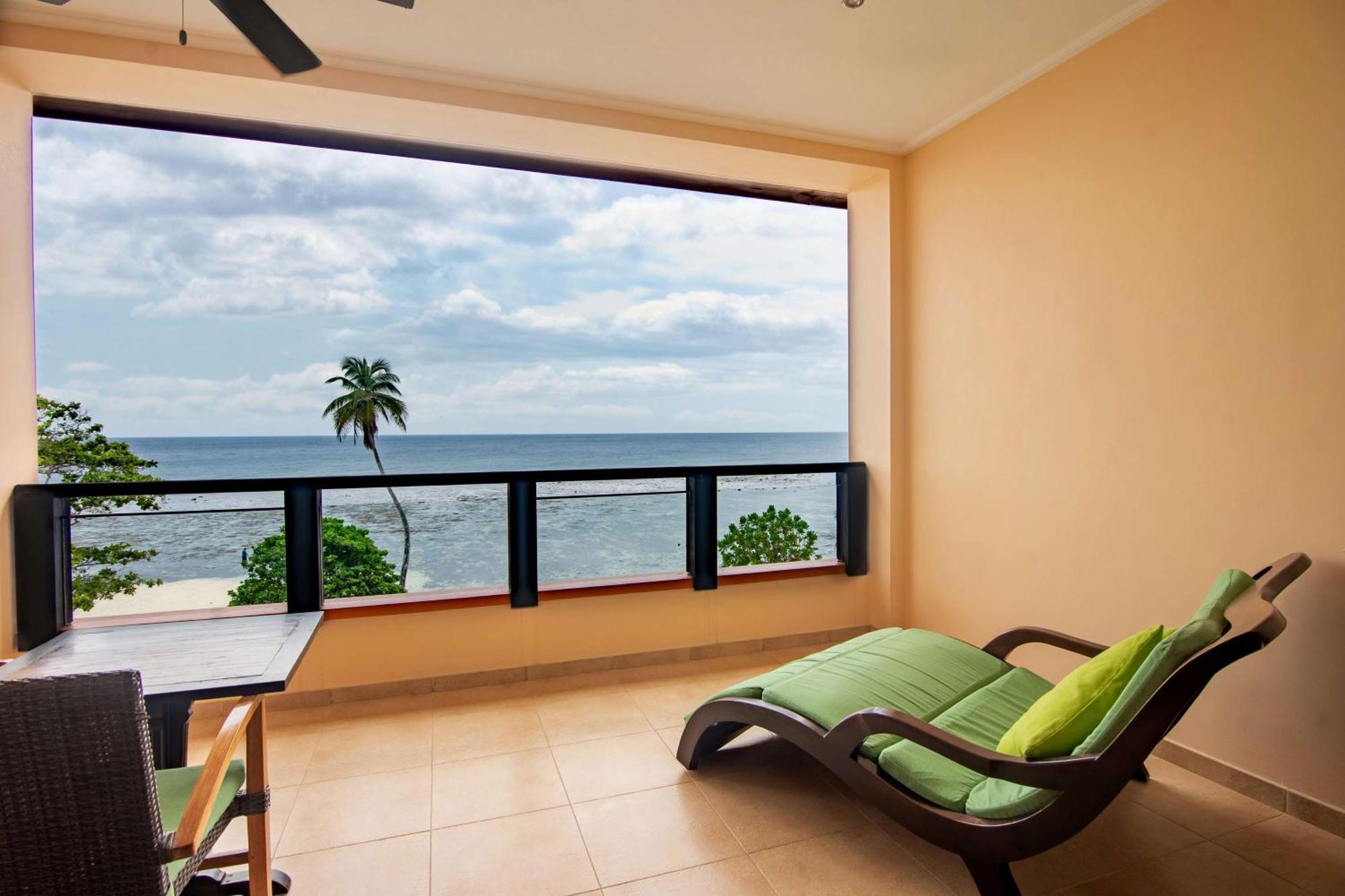 Doubletree By Hilton Seychelles Allamanda Resort & Spa Takamaka Eksteriør billede