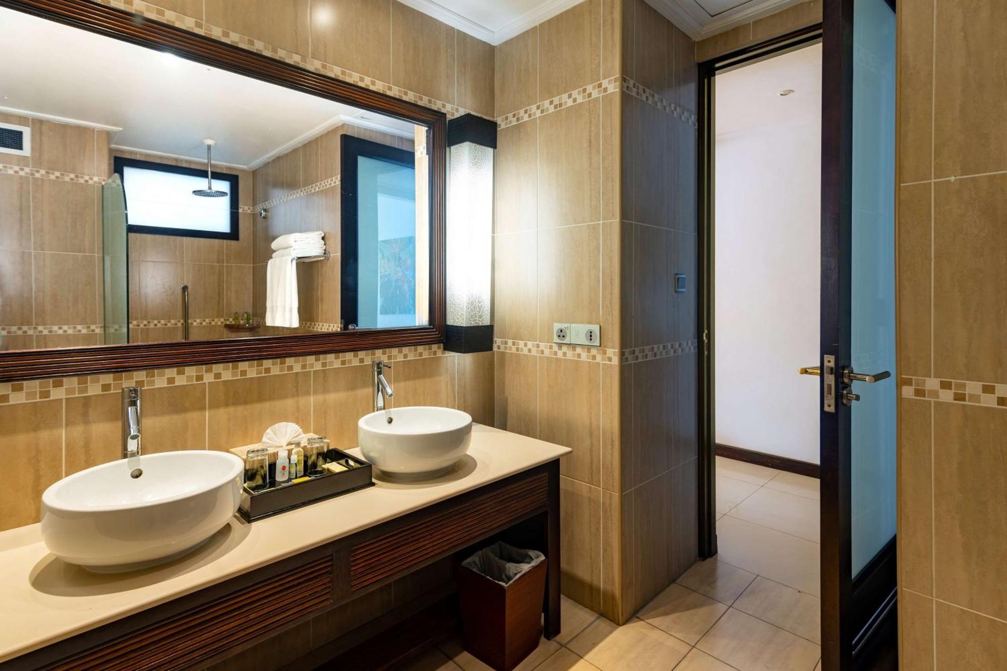 Doubletree By Hilton Seychelles Allamanda Resort & Spa Takamaka Eksteriør billede
