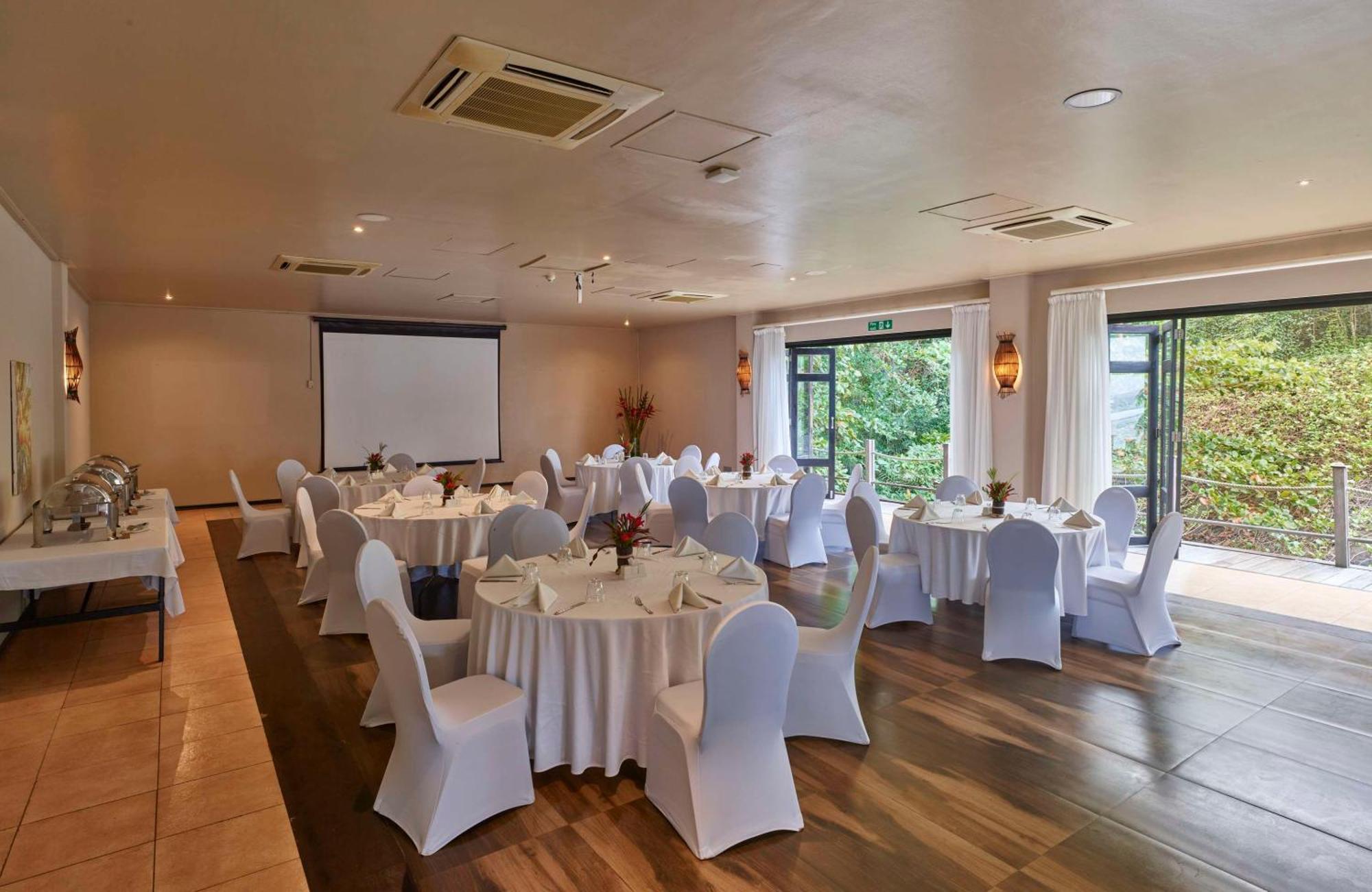 Doubletree By Hilton Seychelles Allamanda Resort & Spa Takamaka Eksteriør billede