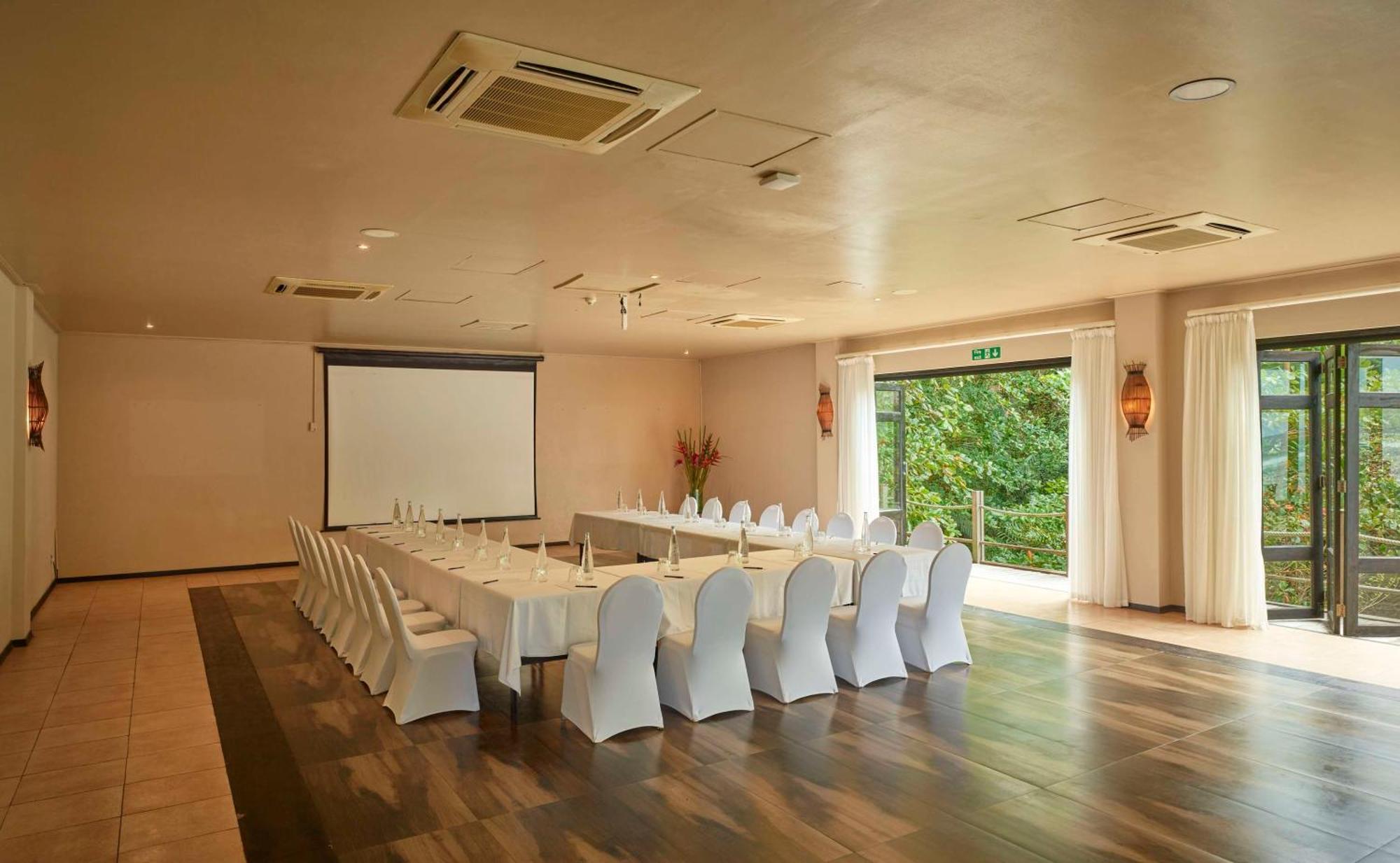 Doubletree By Hilton Seychelles Allamanda Resort & Spa Takamaka Eksteriør billede