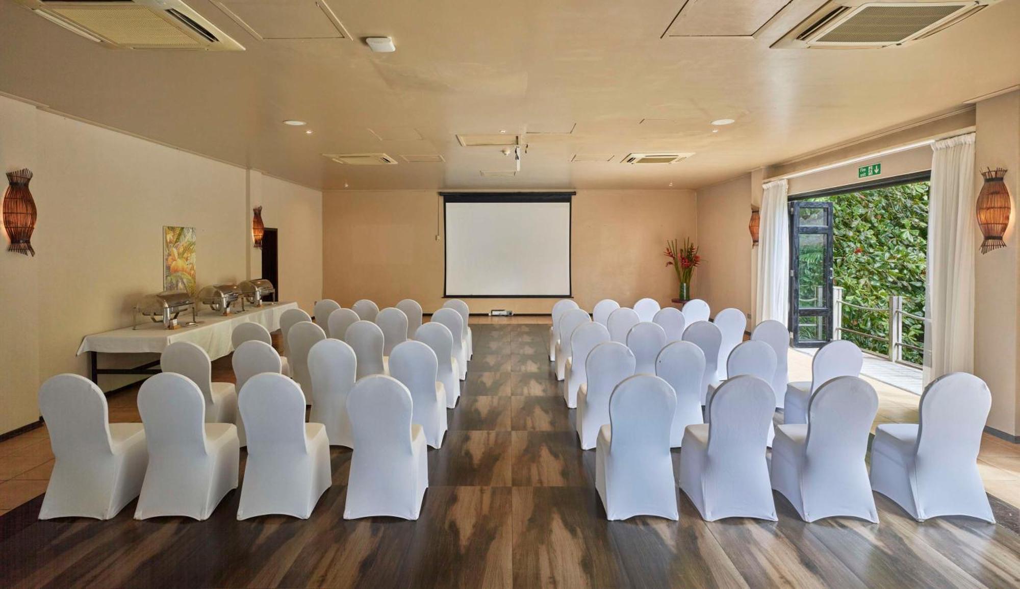 Doubletree By Hilton Seychelles Allamanda Resort & Spa Takamaka Eksteriør billede