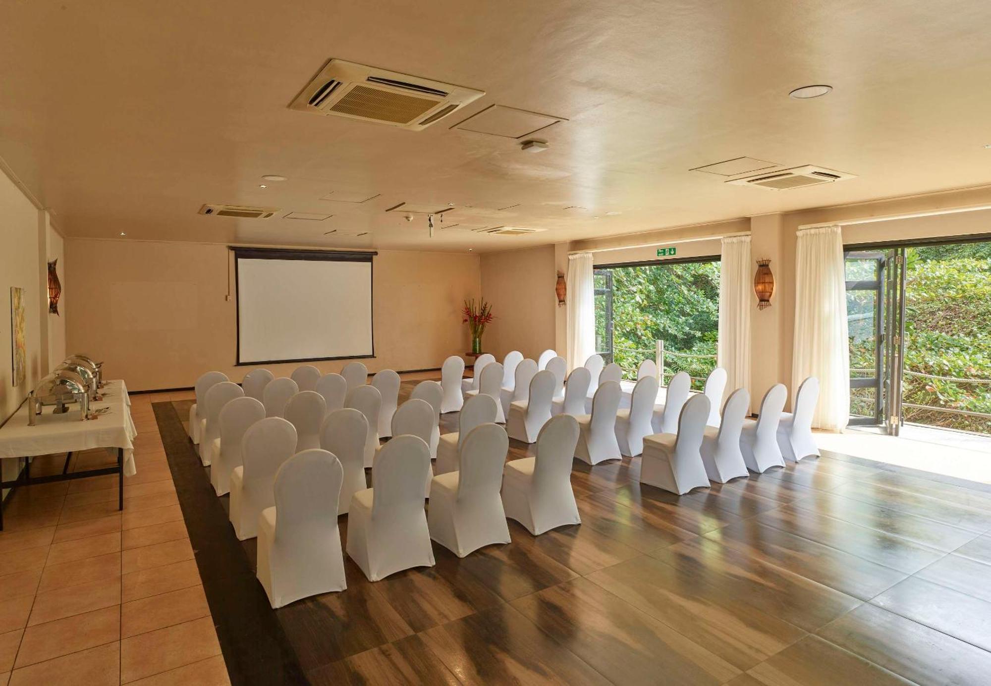 Doubletree By Hilton Seychelles Allamanda Resort & Spa Takamaka Eksteriør billede